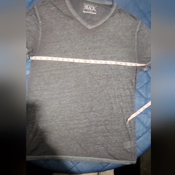 Mens Buckle Black V-neck Tshirt. Gray With Heather Pattern. Size XL - Picture 8 of 10